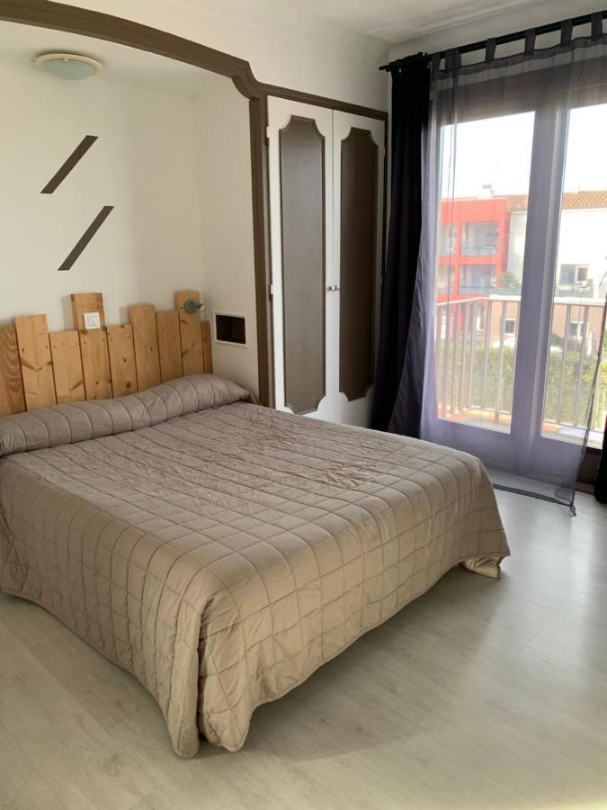 Hotel Le Canetois Eksteriør billede