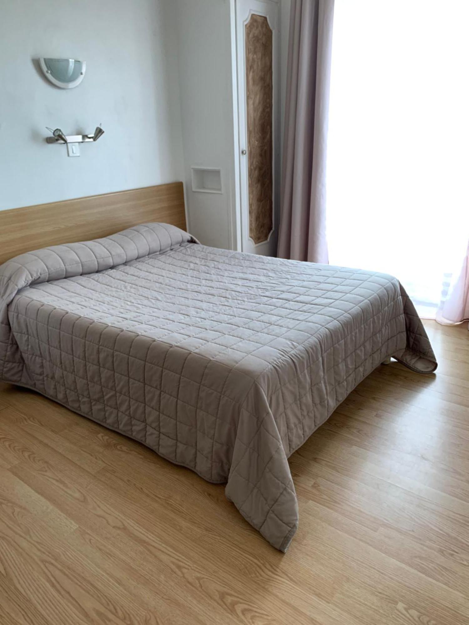 Hotel Le Canetois Eksteriør billede